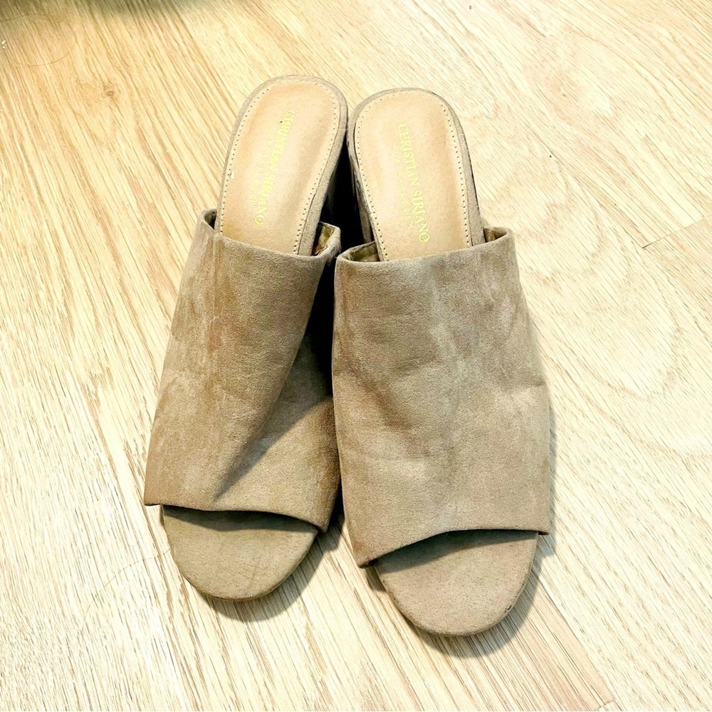 Christian Siriano woman’s block sandal size 11 tan spring summer faux suede chic